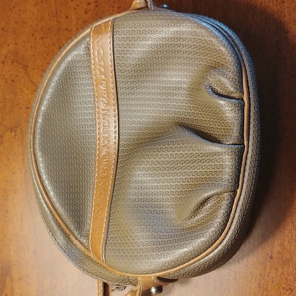 Vintage Charles Jourdan purse/crossbody - Picture 2 of 8